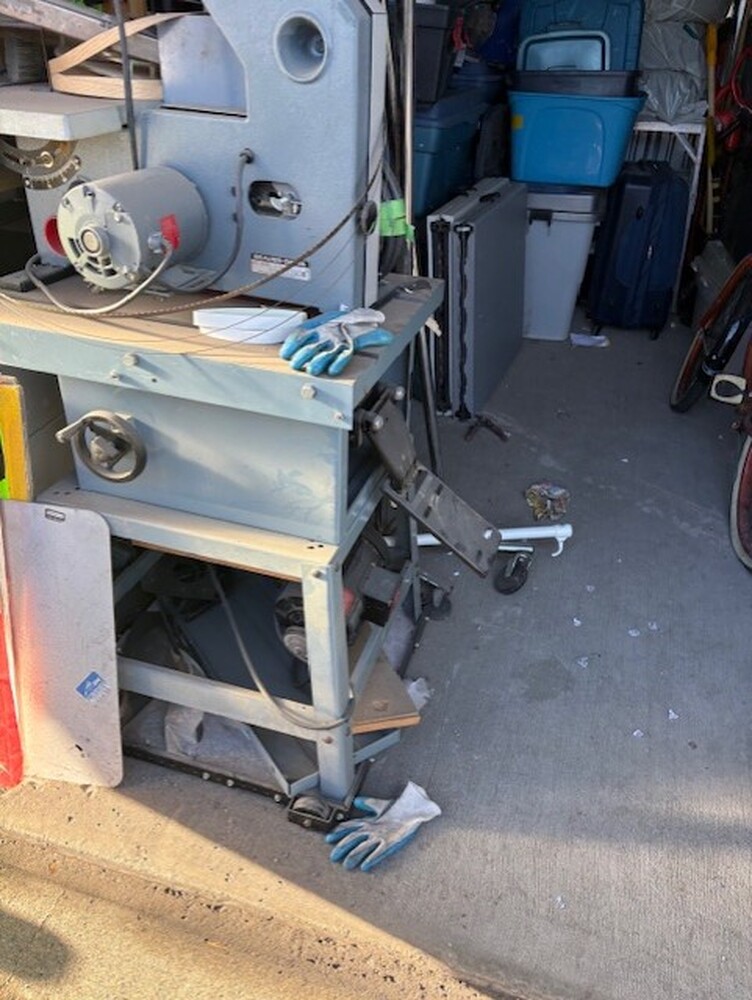 3305 - StorageMart Barlow Trail  auction IB-8084