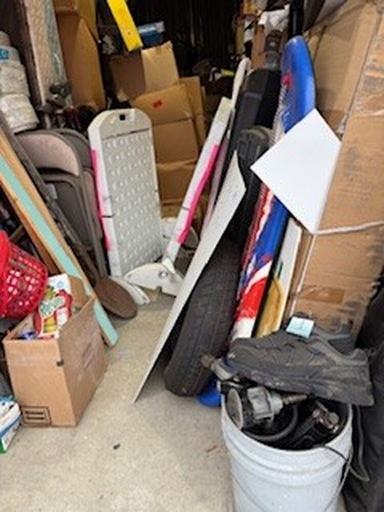 1-800 Stow & Go Self Storage  auction IB-6762