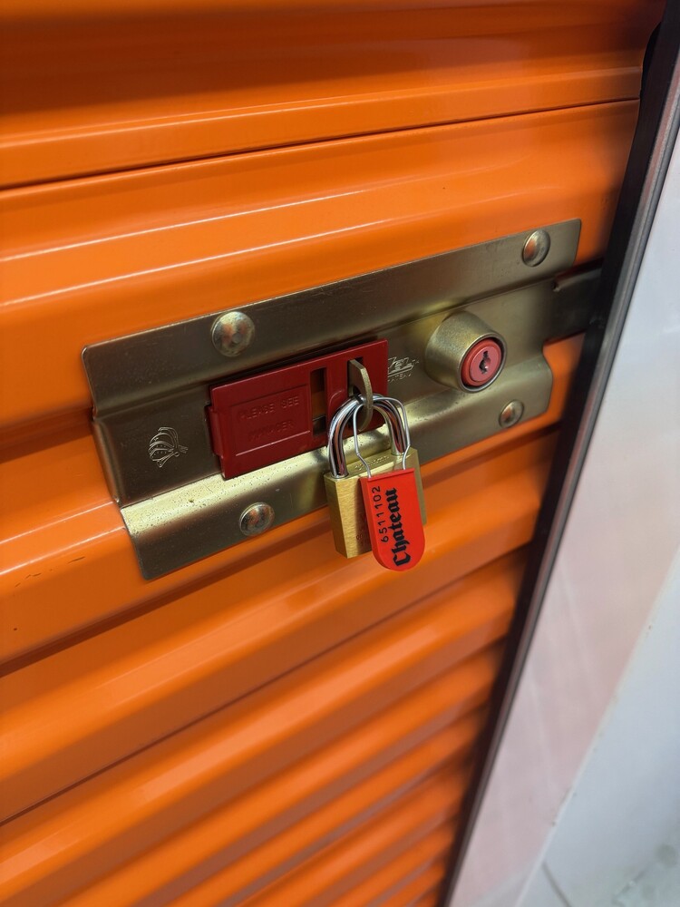 Public Storage P0049 -N Service Rd W  auction IB-9762 10