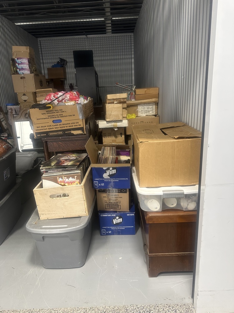 Q SELF STORAGE  auction IB-7585 20