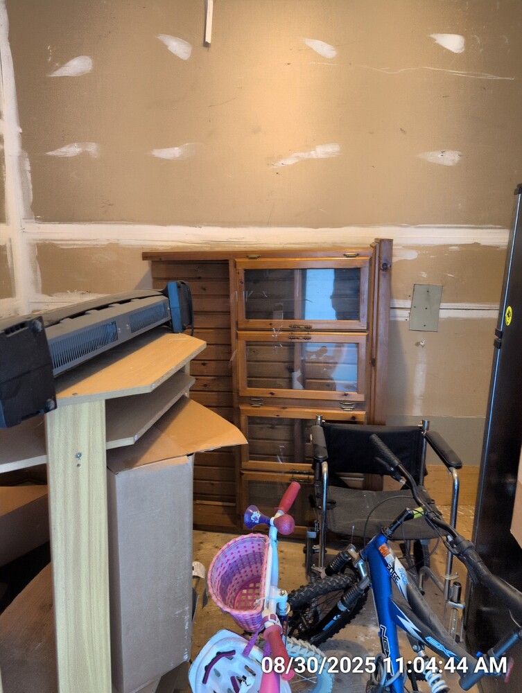 Storage of Stoney Creek  auction IB-1233