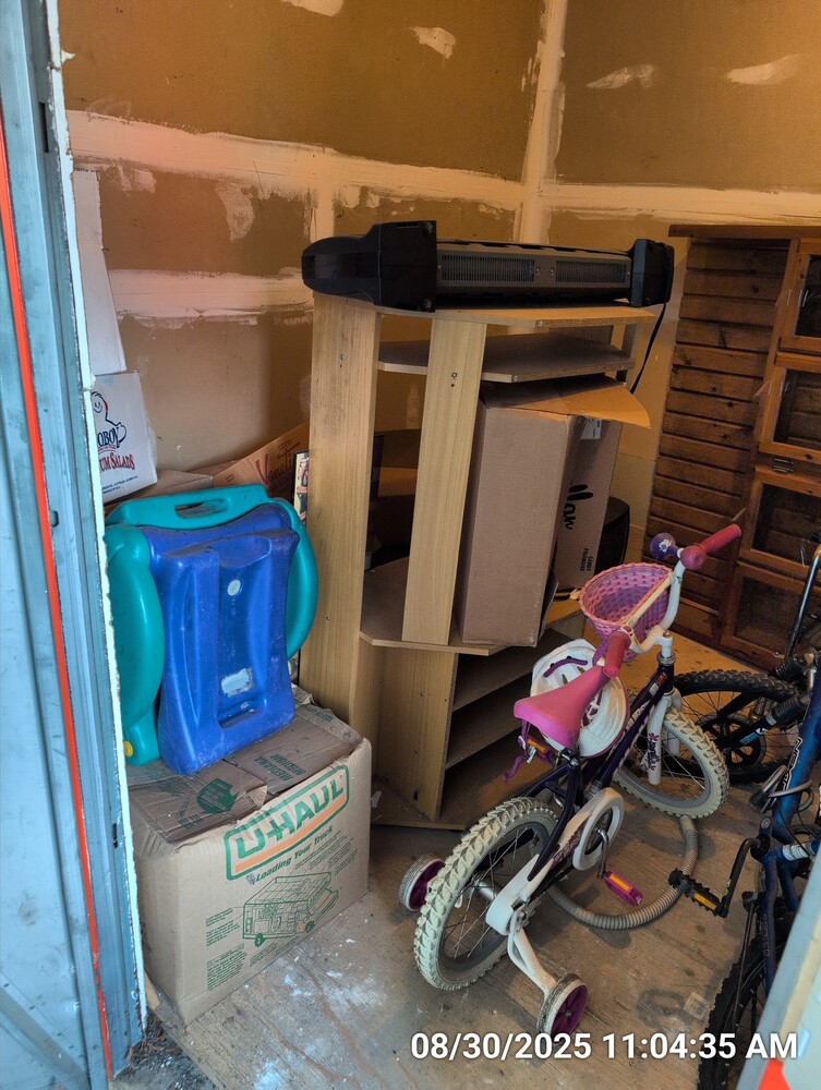 Storage of Stoney Creek  auction IB-1233 40