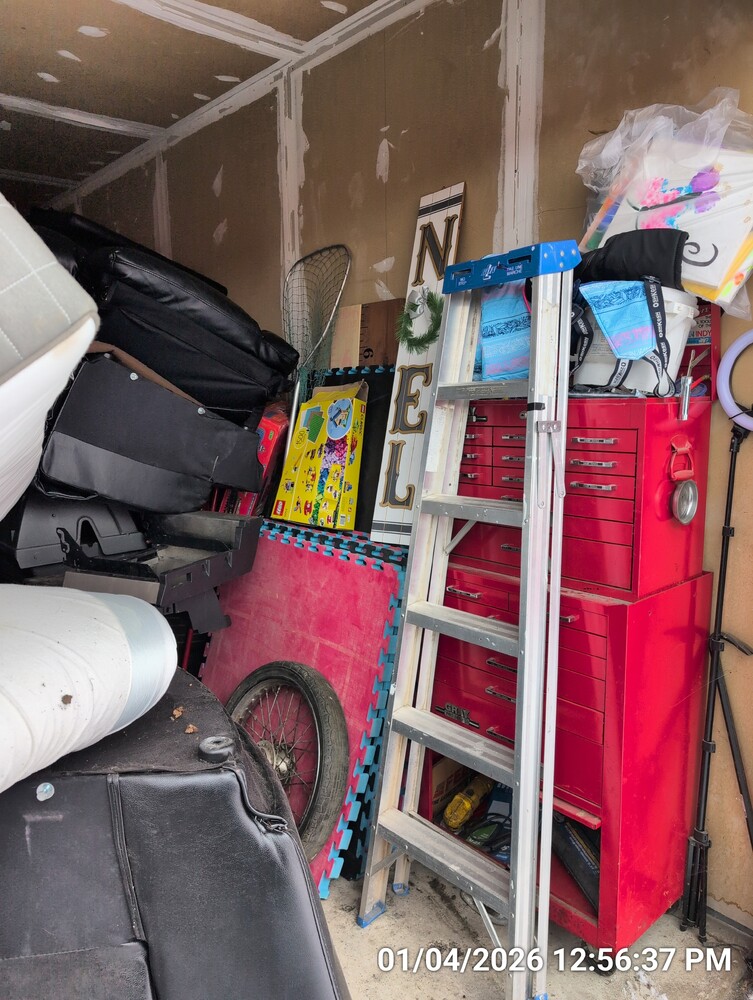 Storage of Stoney Creek  auction IB-8072 30