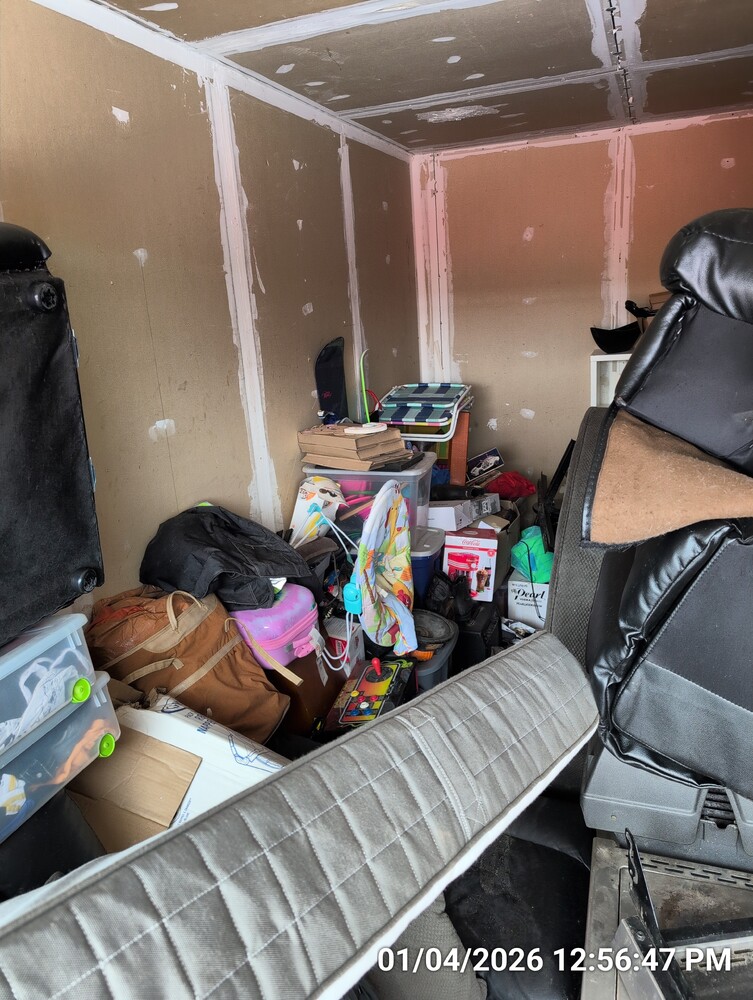 Storage of Stoney Creek  auction IB-8072 70