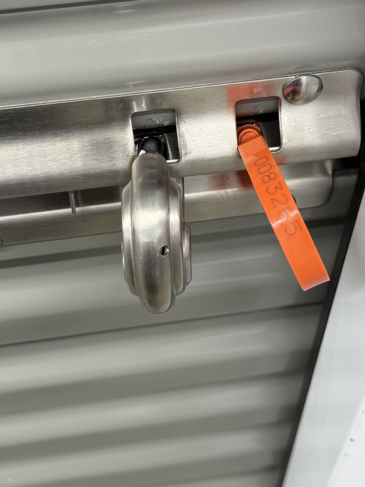 Self Stor - Mississauga  auction IB-8101