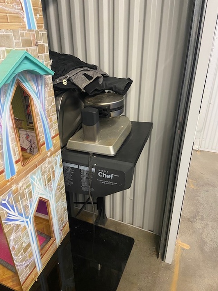 3006 - StorageMart Lauzon Rd. Windsor  auction IB-8922 70