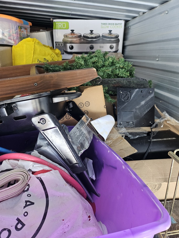 3035 - StorageMart Belleville  auction IB-3303 80