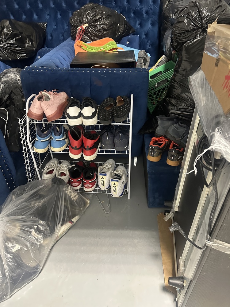 Q SELF STORAGE  auction IB-6110 10