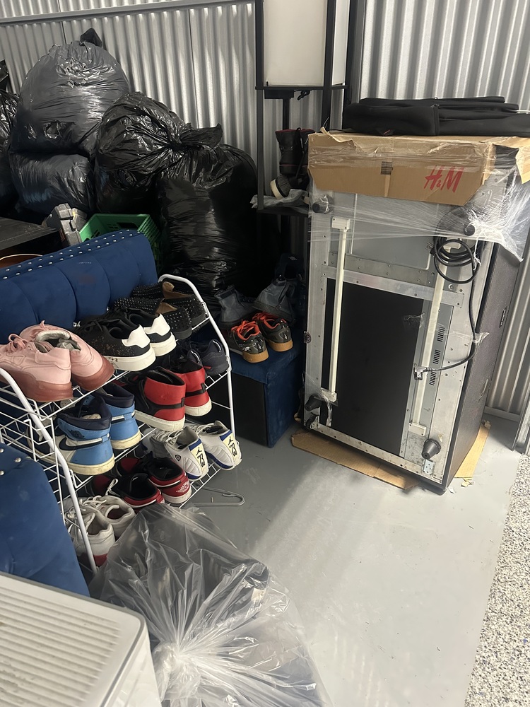 Q SELF STORAGE  auction IB-6110 20