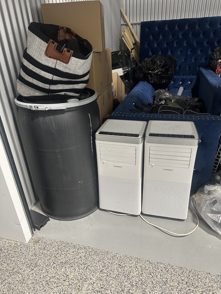 Q SELF STORAGE  auction IB-6110 30