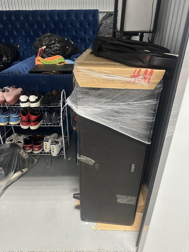 Q SELF STORAGE  auction IB-6110 40