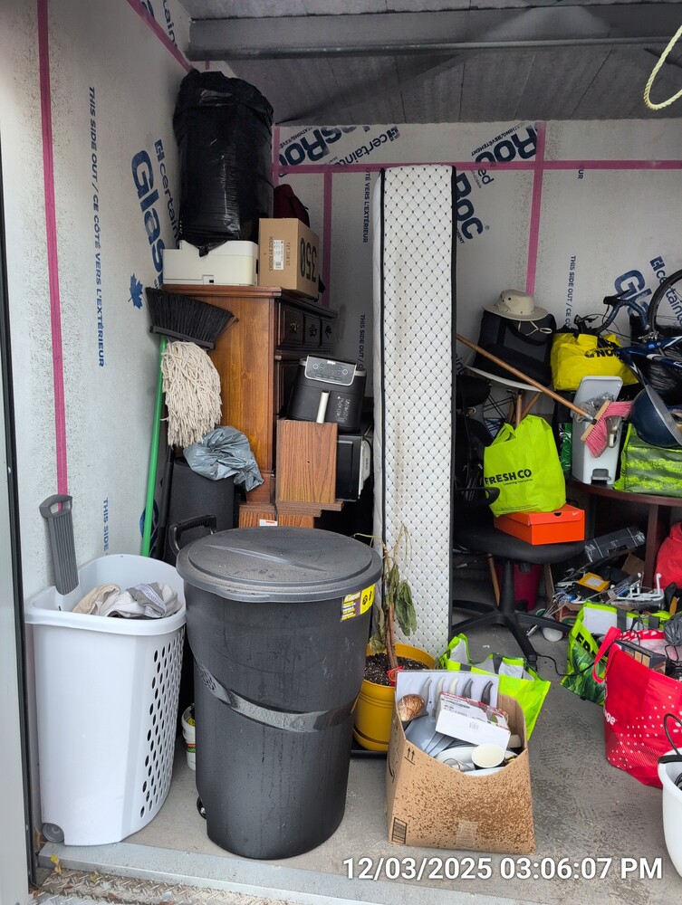 Storage of Barton St  auction IB-8941 10