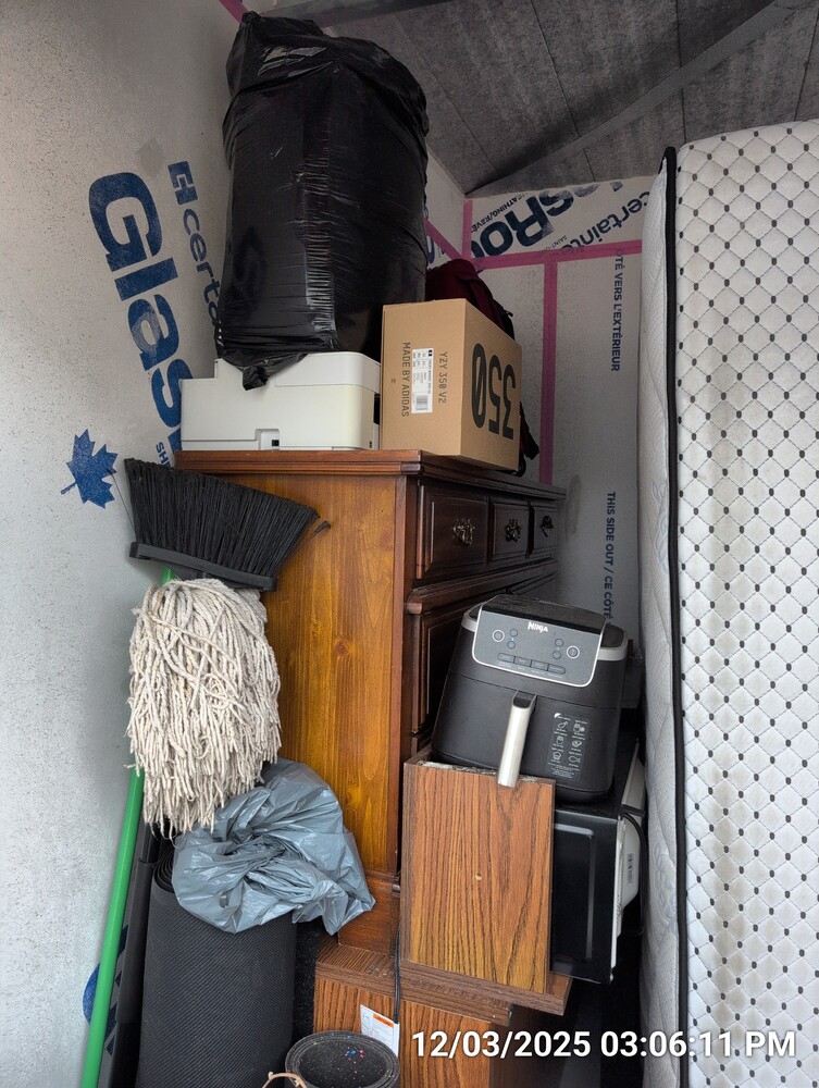 Storage of Barton St  auction IB-8941 60