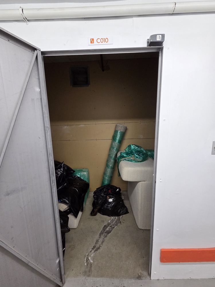 Public Storage P0014 -Queen Elizabeth Blvd  auction IB-4041