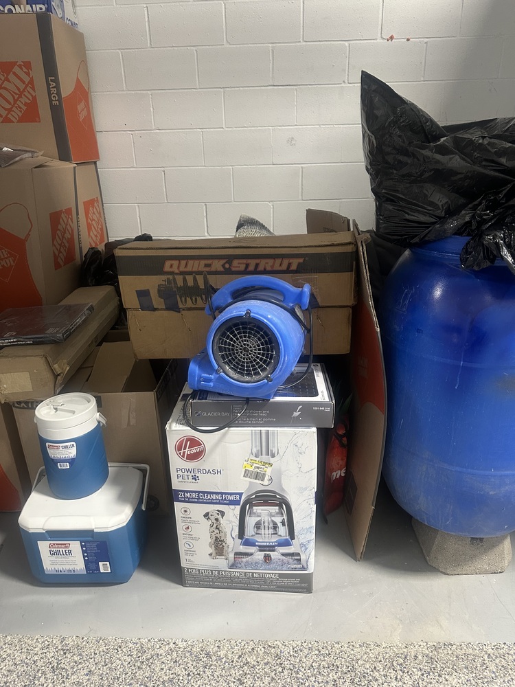 Q SELF STORAGE  auction IB-2800 30