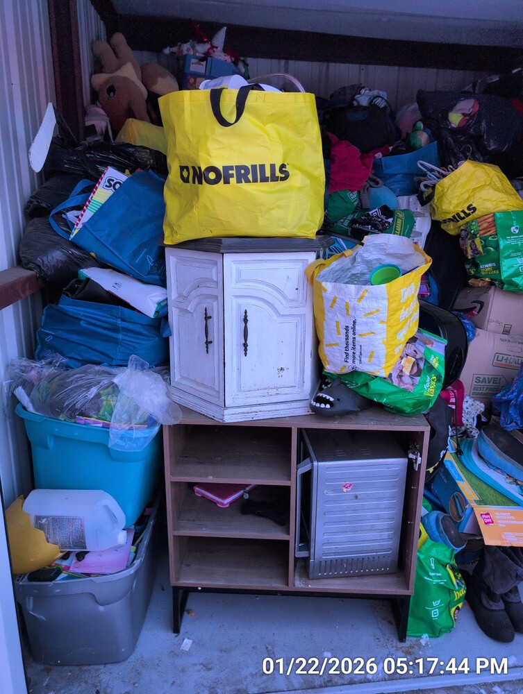 Storage of Welland Ave  auction IB-9624 10