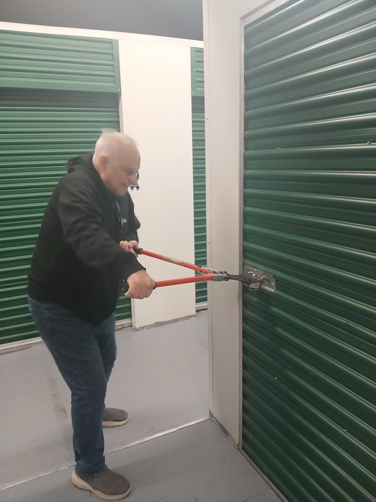 Advantage Self Storage - Beverly MA  auction IB-7508