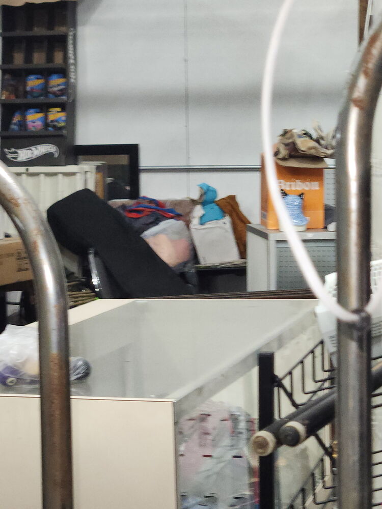 Rossi`s Flea Market - North Versailles  auction IB-6700 30