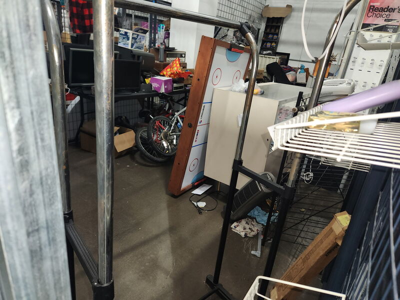 Rossi`s Flea Market - North Versailles  auction IB-6700 50