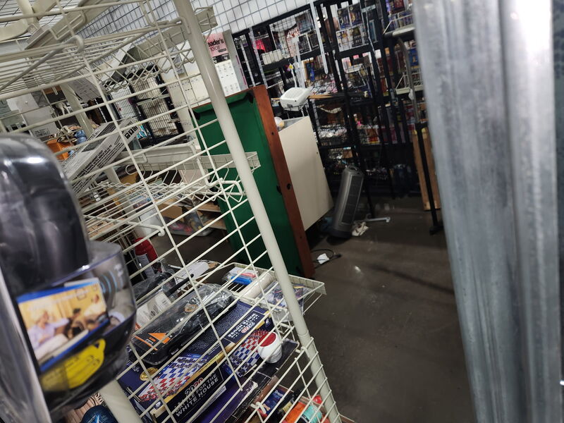 Rossi`s Flea Market - North Versailles  auction IB-6700 70