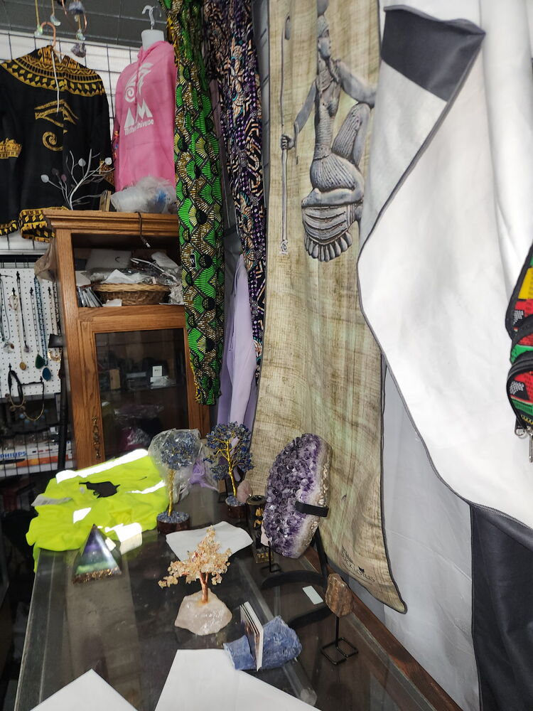 Rossi`s Flea Market - North Versailles  auction IB-7313 30