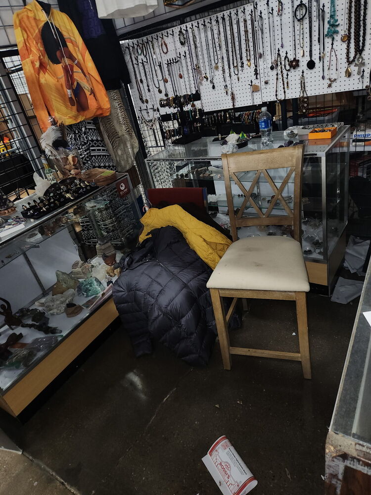 Rossi`s Flea Market - North Versailles  auction IB-7313 50