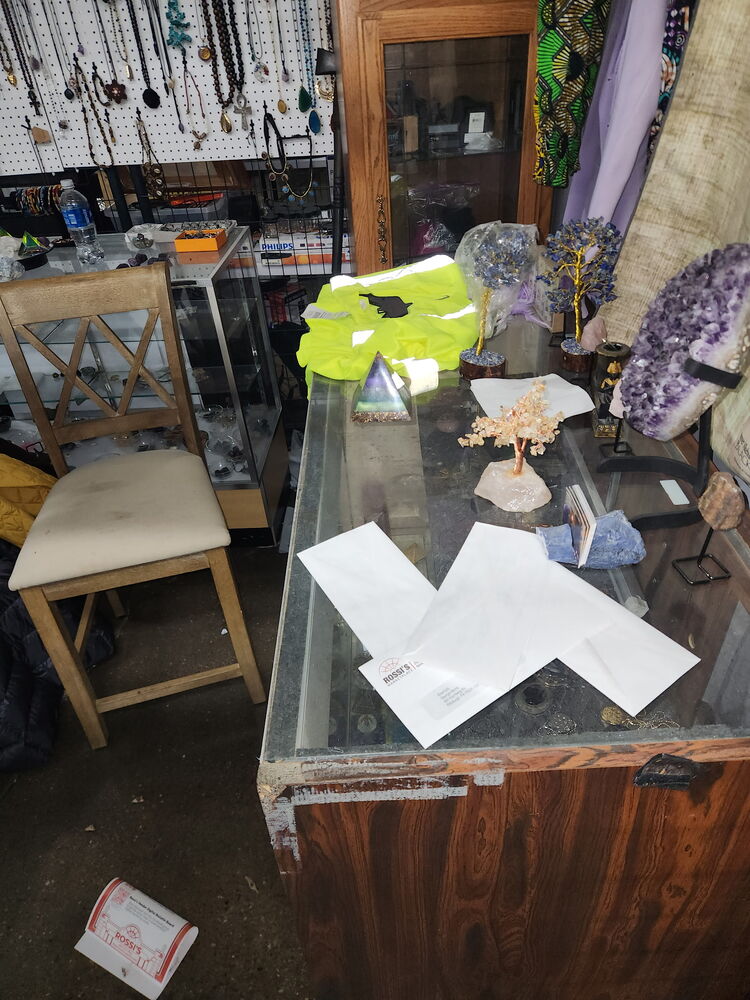 Rossi`s Flea Market - North Versailles  auction IB-7313 60