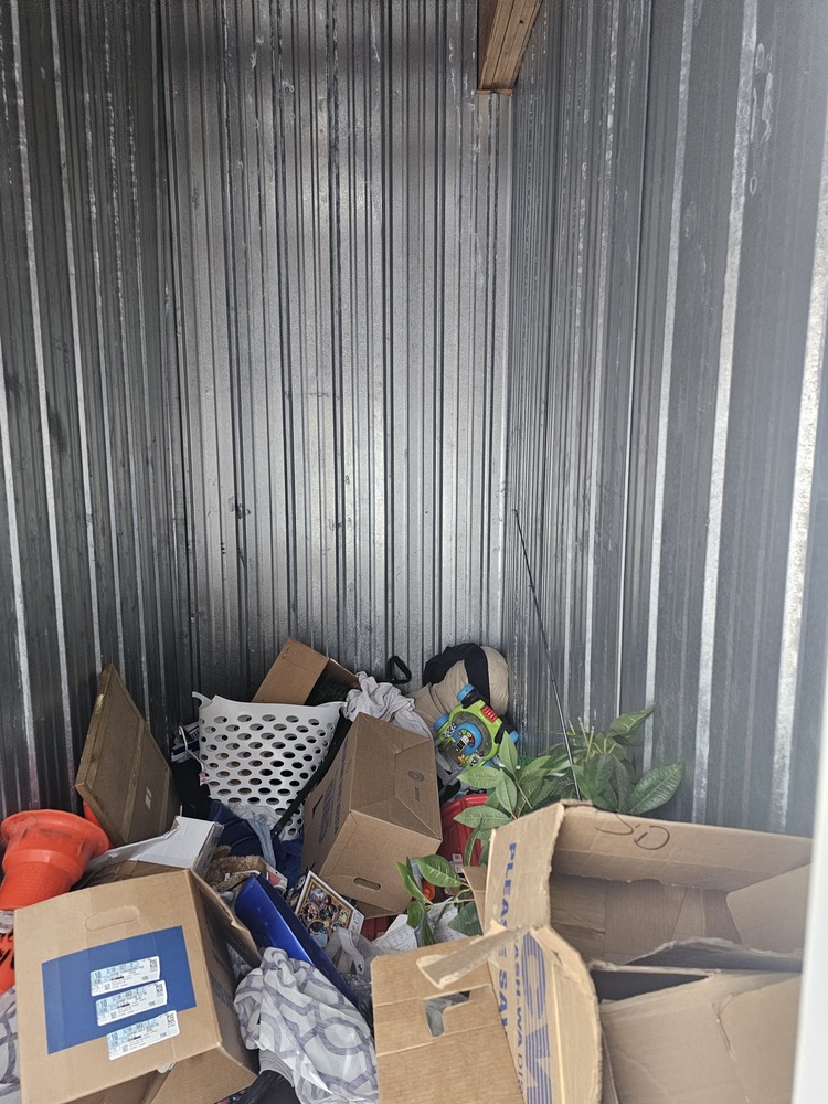 L & M Storage  auction IB-7563 10