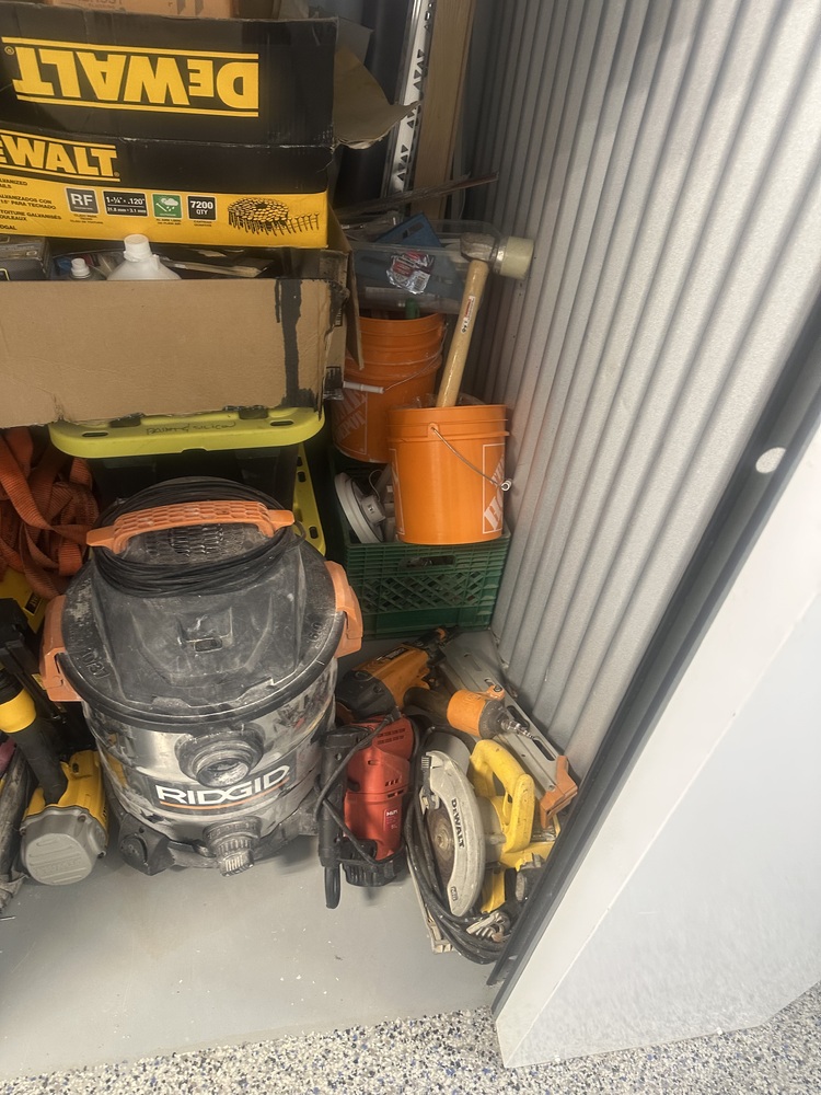 Q SELF STORAGE  auction IB-3443 10