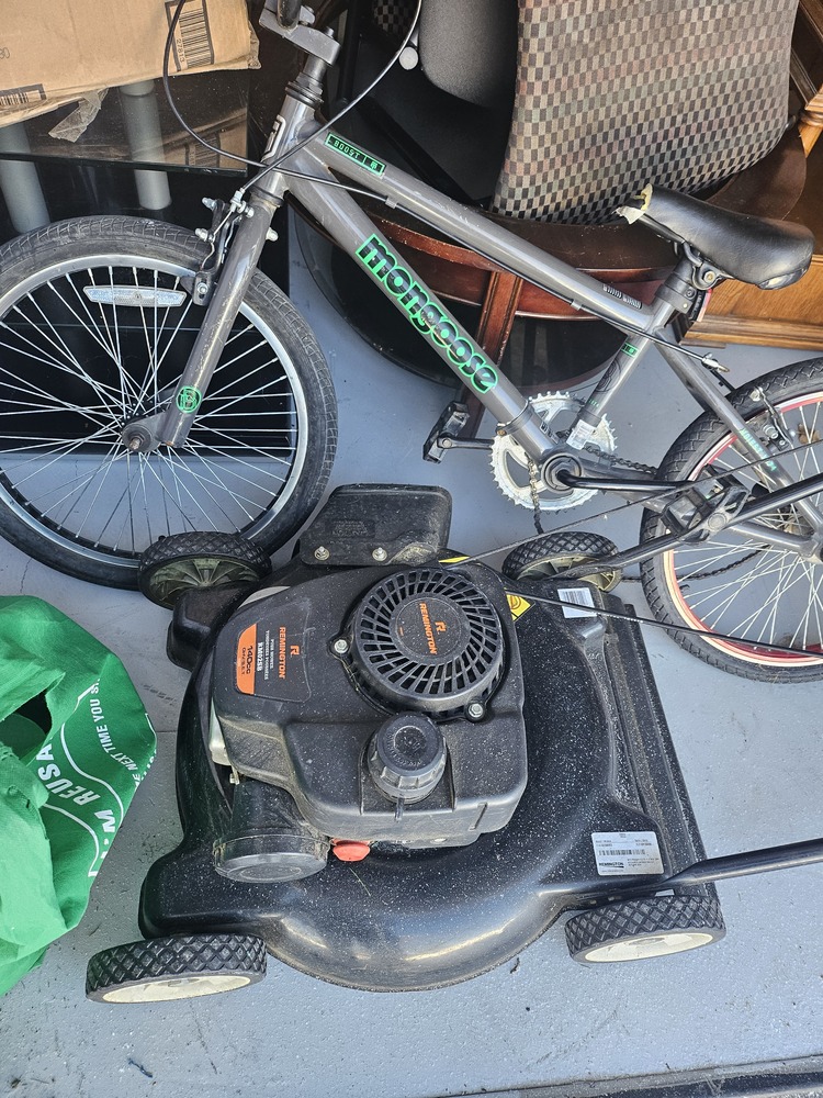 3035 - StorageMart Belleville  auction IB-5674 120