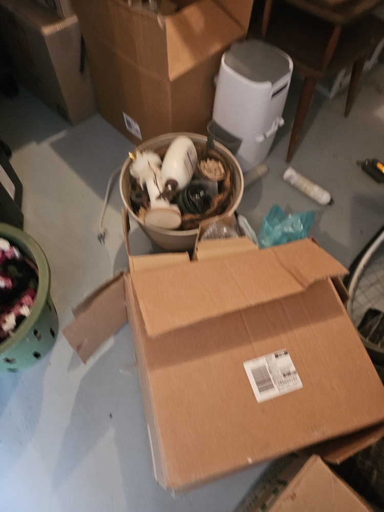 3035 - StorageMart Belleville  auction IB-3907 100