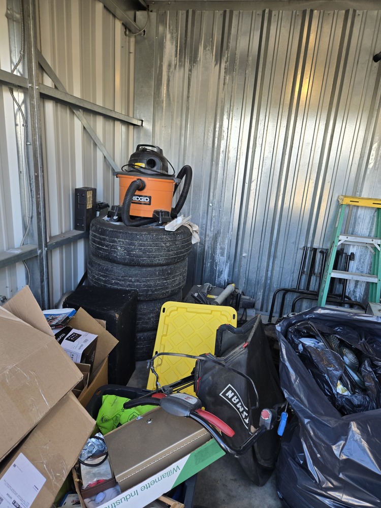 3304 - StorageMart 40th Street  auction IB-1952 30