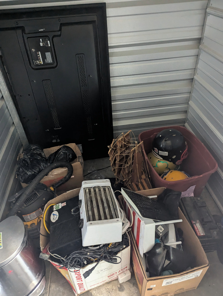 2551 - StorageMart Deerfoot Trail & Yankee Valley  auction IB-1104 10