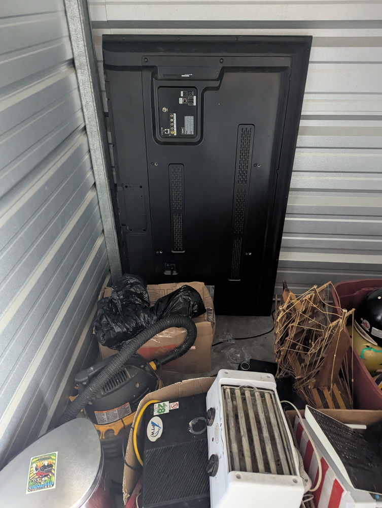 2551 - StorageMart Deerfoot Trail & Yankee Valley  auction IB-1104 40