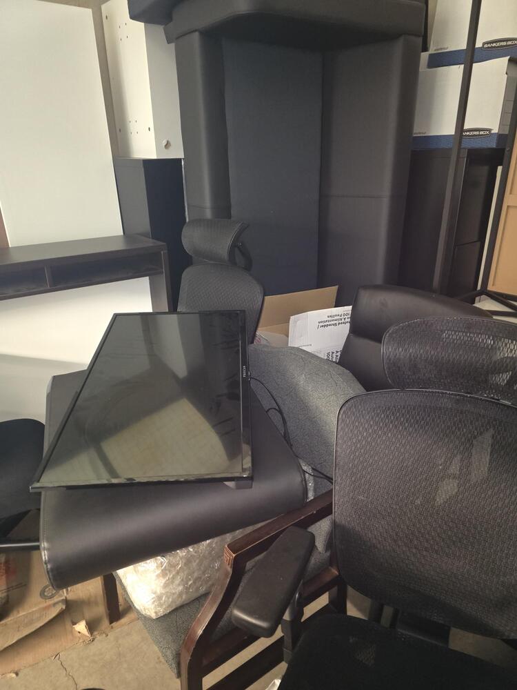 3401 - StorageMart SE Marine Dr & Knight St  auction IB-1884 40