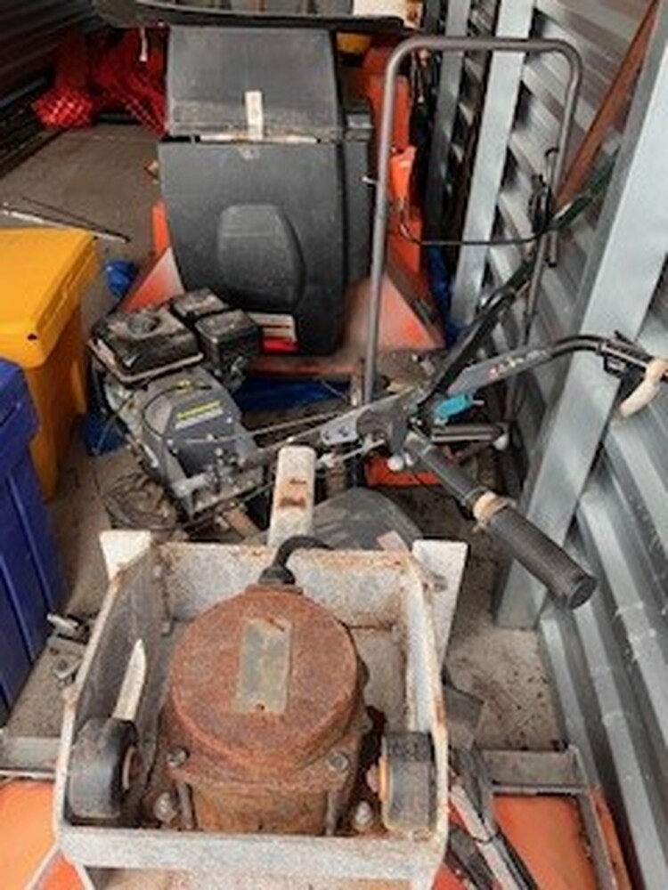 3001 - StorageMart Commissioners Rd W  auction IB-2372 90