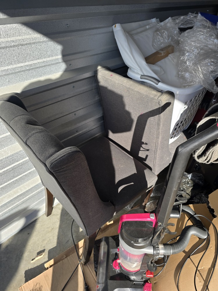 2551 - StorageMart Deerfoot Trail & Yankee Valley  auction IB-7190