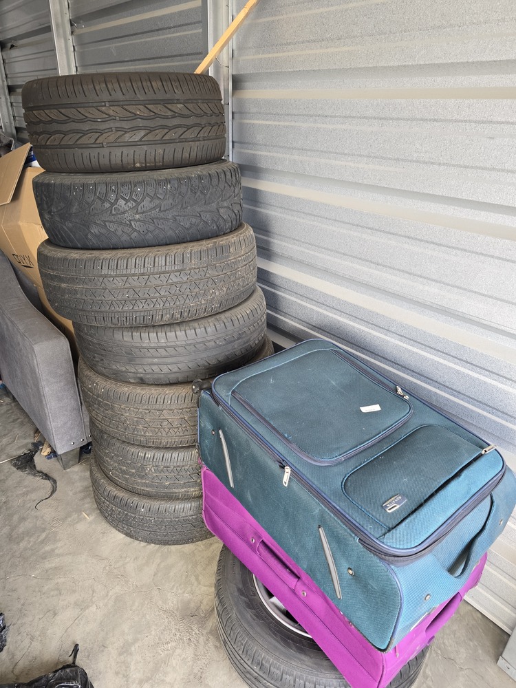 2551 - StorageMart Deerfoot Trail & Yankee Valley  auction IB-7190 60