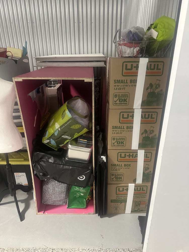 Q SELF STORAGE  auction IB-3983 10