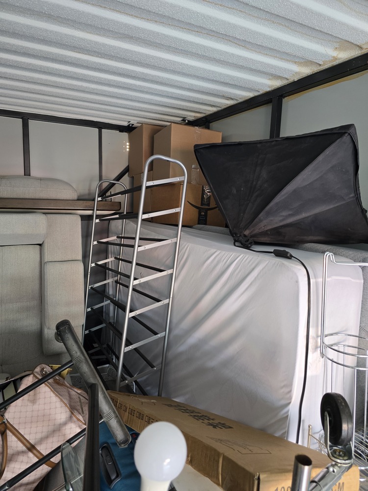 2551 - StorageMart Deerfoot Trail & Yankee Valley  auction IB-4274 80