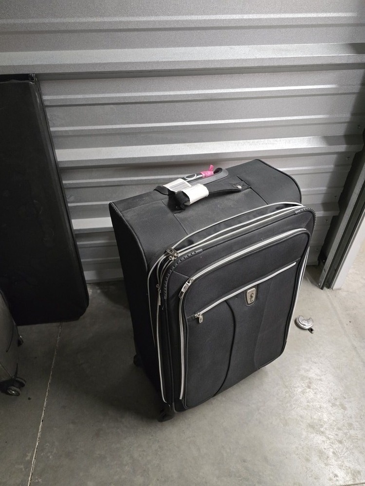 2551 - StorageMart Deerfoot Trail & Yankee Valley  auction IB-9703 30