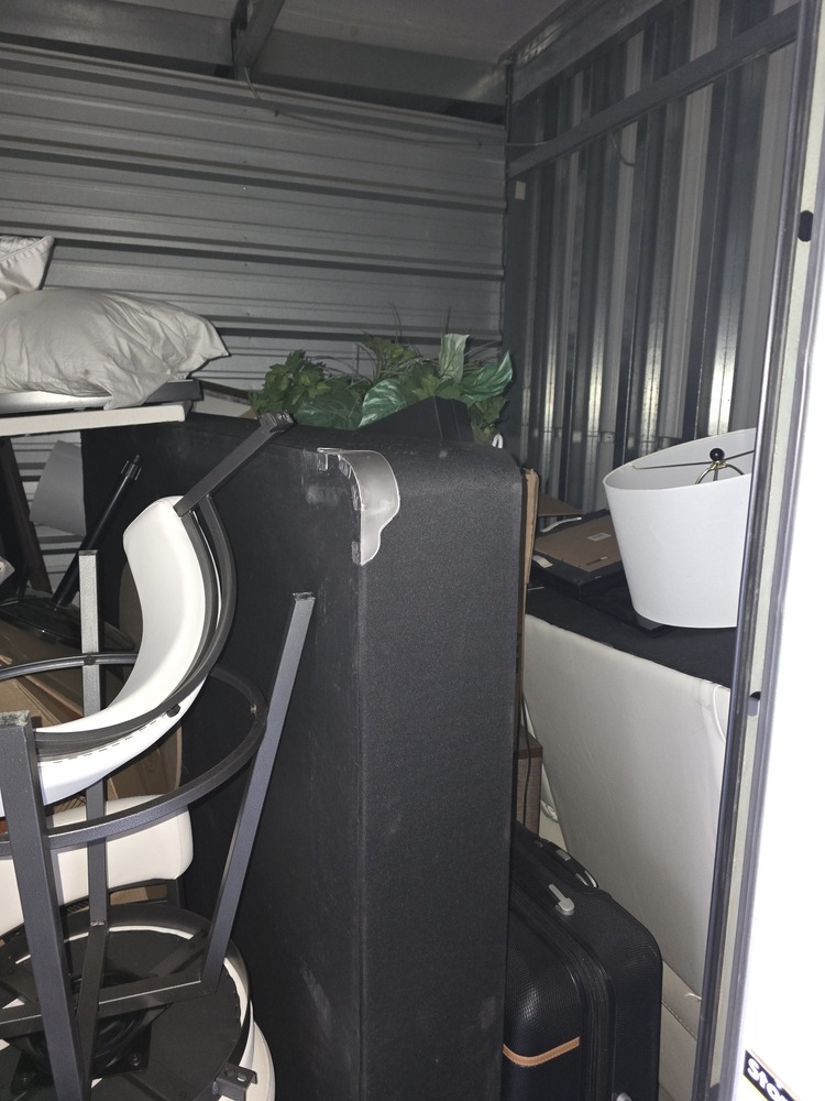 2551 - StorageMart Deerfoot Trail & Yankee Valley  auction IB-6869 10