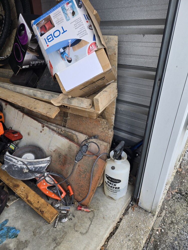 3003 -StorageMart  Adelaide St  auction IB-8331 100