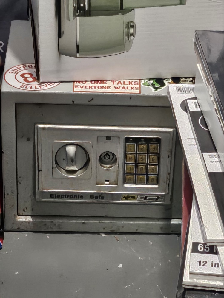 3035 - StorageMart Belleville  auction IB-9573 10