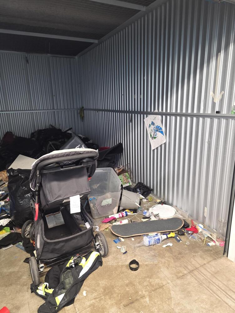 3401 - StorageMart SE Marine Dr & Knight St  auction IB-8866 40