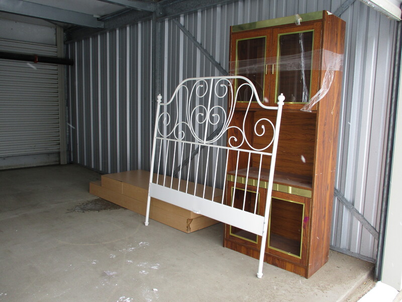 3201 -StorageMart  Hwy 11 & Clarence Ave S   auction IB-1530