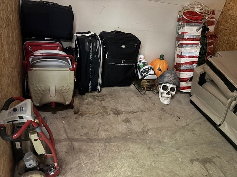 Parksville Qualicum Self Storage  auction IB-4030