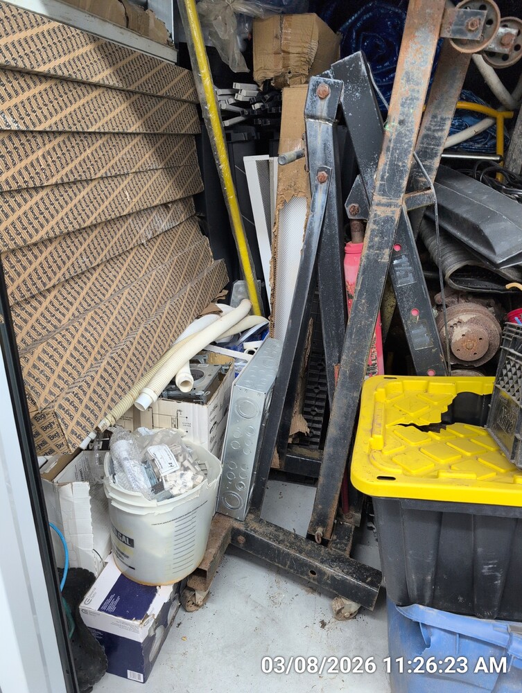 Storage of Stoney Creek  auction IB-2404 60