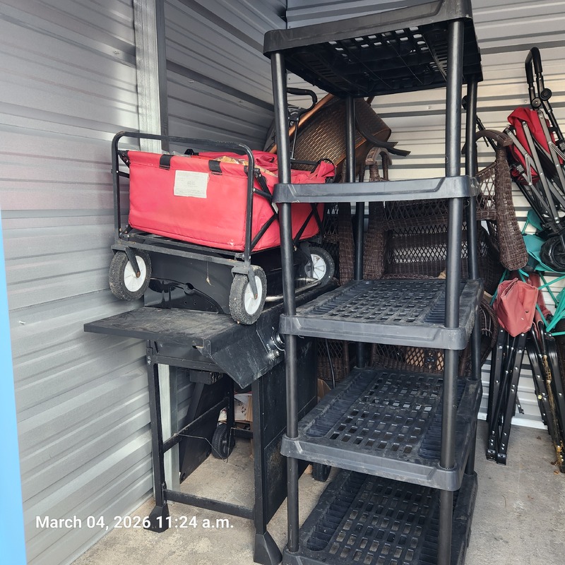 Moving & Storage at Confederation St  auction IB-4604