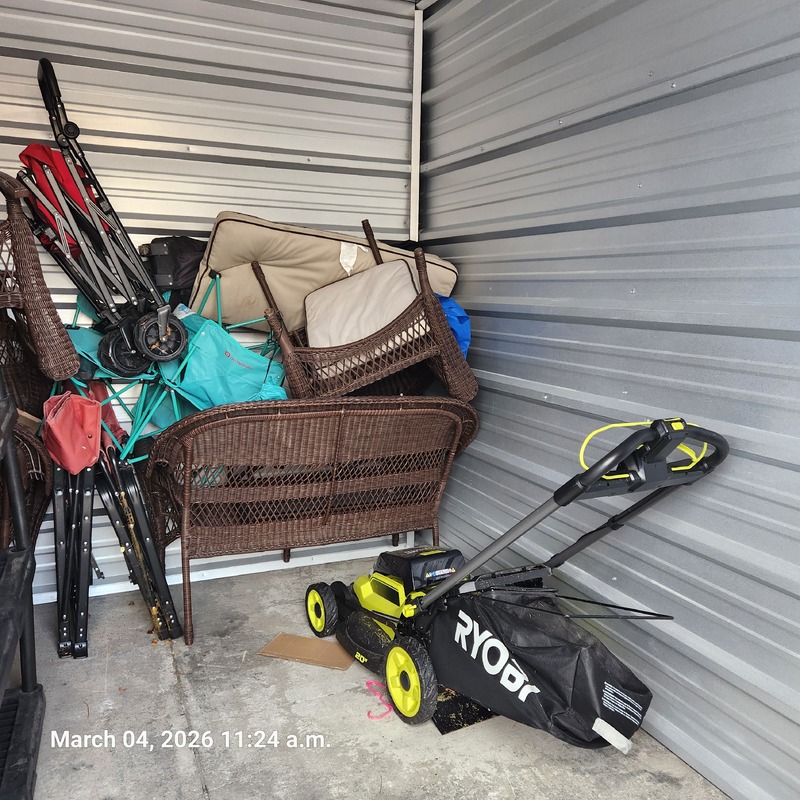 Moving & Storage at Confederation St  auction IB-4604 30